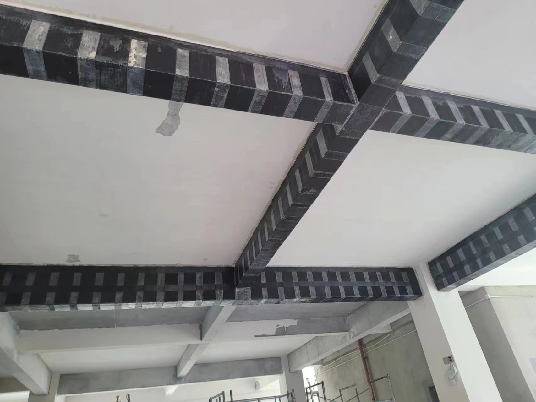 蘇州一小區(qū)樓板碳纖維加固